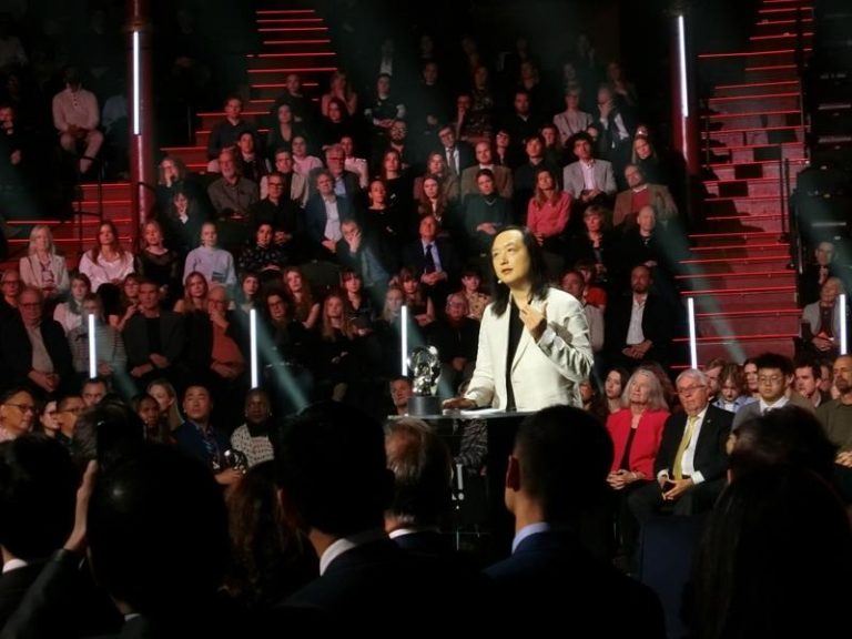 唐凤苏黎世大学演讲:人民思考总和即是超级智能 前数字发展部长、现为无任所大使唐凤。(中央社)