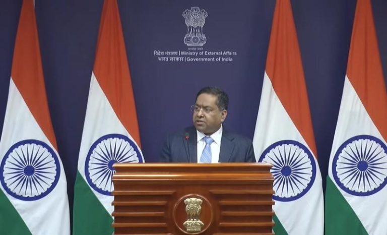 印度强调掌控争议地阿鲁纳查邦 促中国不刁难民众 一名出生于印度、中国边境争议地阿鲁纳查邦的女子,11月在中国转机遭刁难,印度外交部发言人贾斯瓦(Randhir Jaiswal)8日说,当地是印度「不可分割一部分」,要求中方保证不会再发生类似事件。中央社