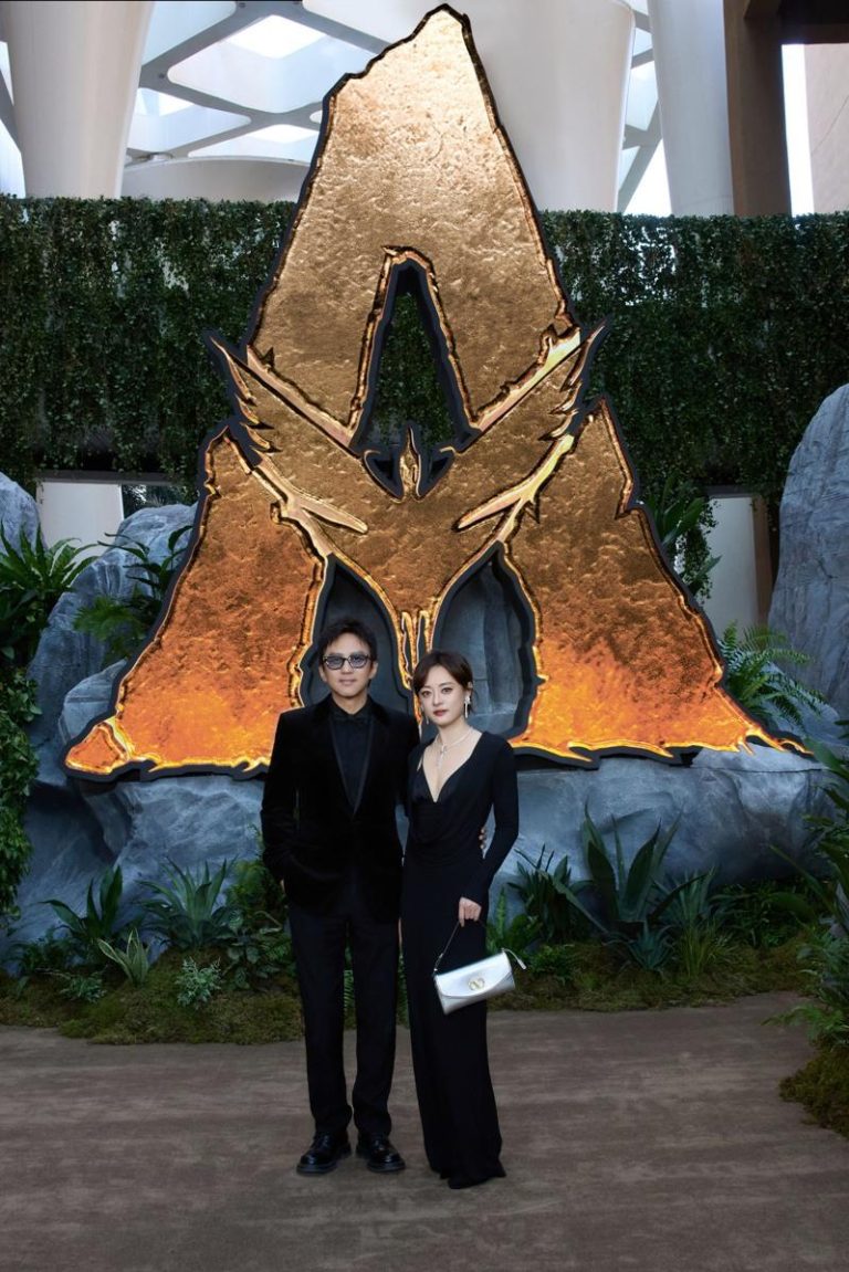 邓超(左)和孙俪出席中国「阿凡达：火与烬」首映会。（图／二十世纪影业提供）