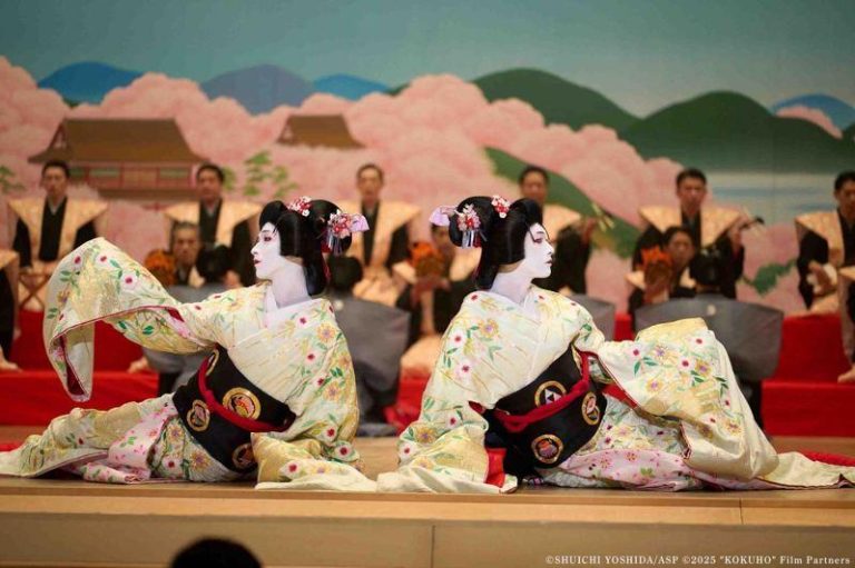 阿汤哥包场奏效「国宝」冲进奥斯卡15强 日本电影「国宝」以华丽歌舞伎场景,再现日本传统魅力。图/传影交互提供