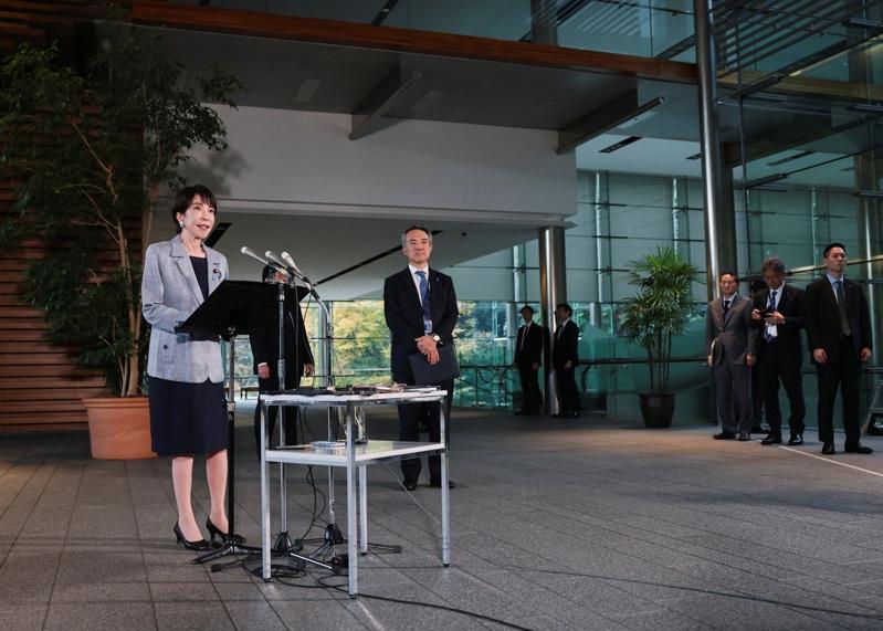 日本首相高市早苗11月25日在东京首相官邸接受媒体访问。(路透)