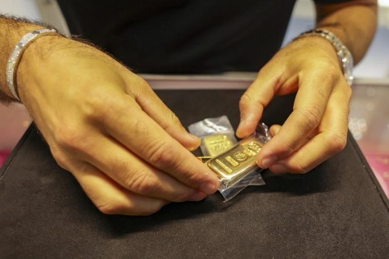 金价飙破新高，专家分析，避险、贬值交易或单纯的年终现象，都是可能原因。（欧新社）