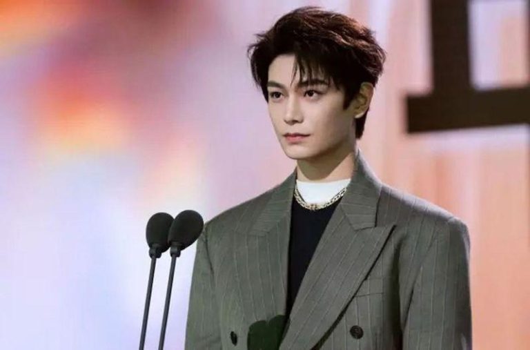 男星丁禹兮的暖心行为引发不同看法。（取材自微博）