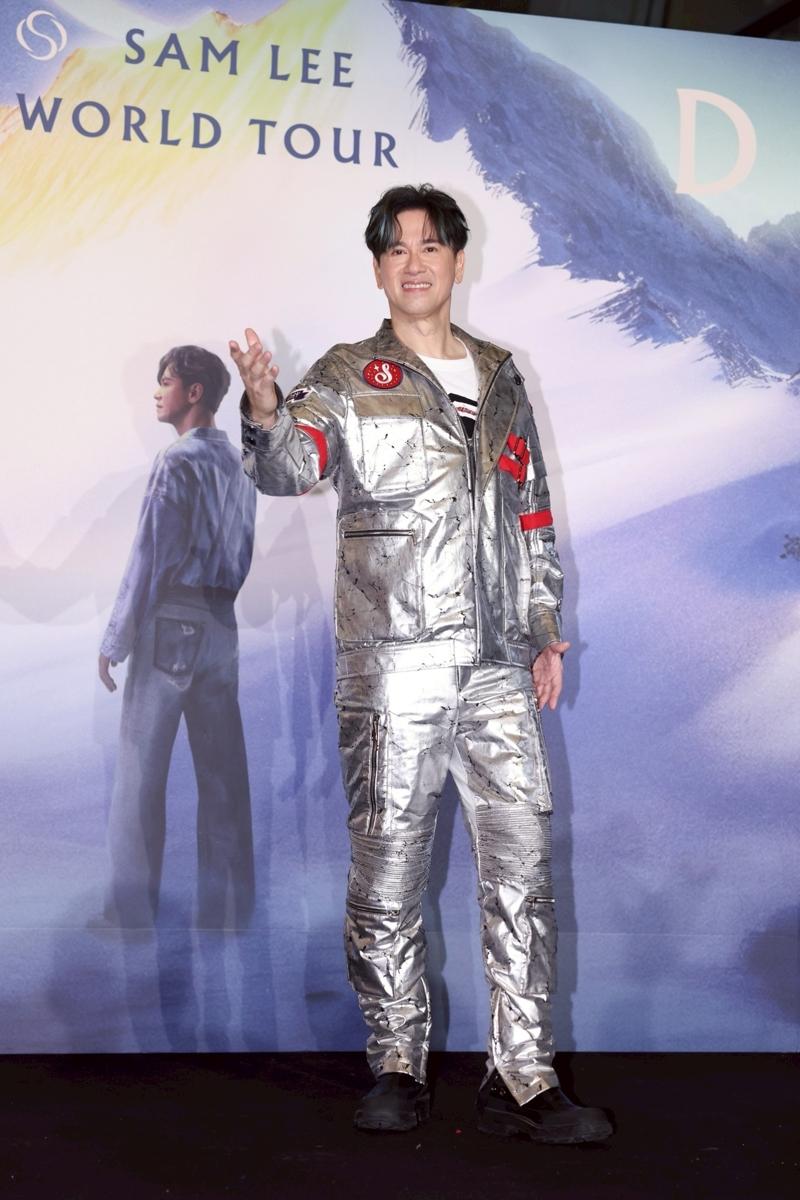 李圣杰庆功访问到一半发生地震。(记者林士杰/摄影)