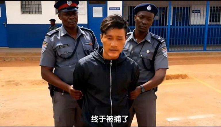 在非洲绑架殴打同胞、设局骗自己人 「非洲洋洋」被抓 绑架中国同胞的「非洲洋洋」在坦桑尼亚被抓了。(视频截屏)