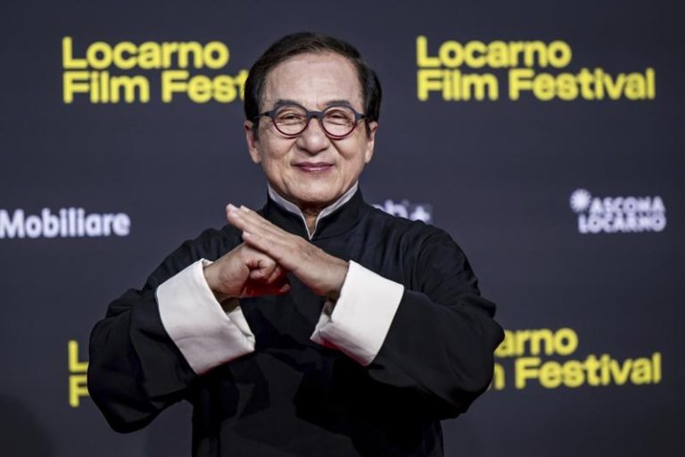 成龙「窒息式教育」逼走房祖名:1年1次电话到完全不联系 成龙是世界知名的武打明星。(美联社)