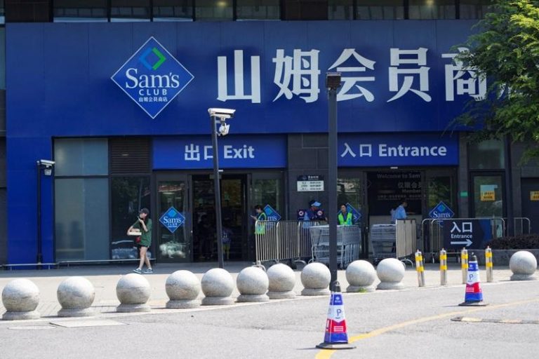以好市多模式击败好市多 山姆商店专攻中国高端市场 山姆三年之内在中国卖场39家扩增为 60 家,形成美中贸易紧张局面之下的异数。(路透)