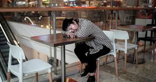 【禁闻】上班越上越穷“家里供不起上班”冲热搜