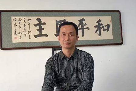 中国人权律师谢燕益起诉“国铁”侵犯隐私权