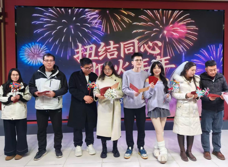 元旦上海1551对登记结婚 20年来单日最高 武昌区婚姻登记处「为爱加班」,新年第一天为169对新人办证。(取材自极目新闻)