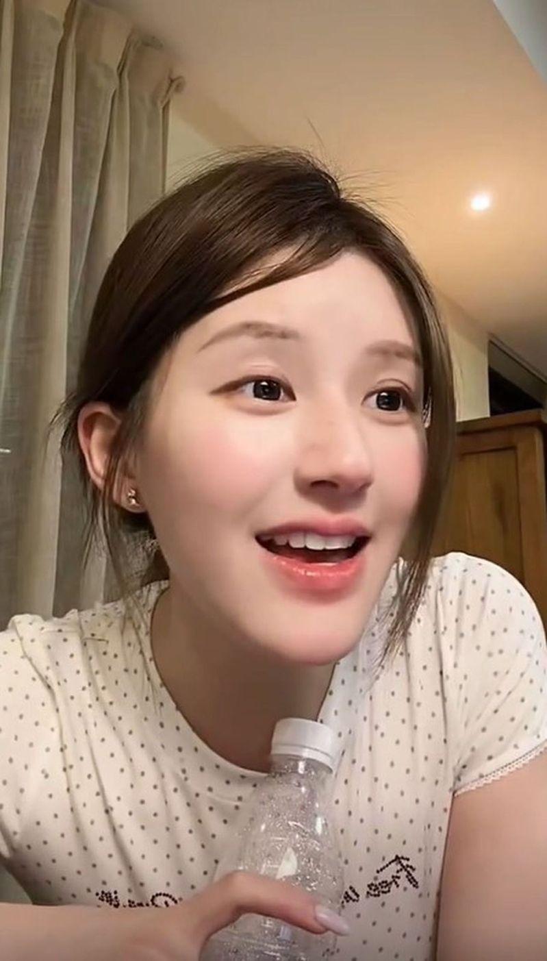 赵露思今年未参加任何跨年舞台演出,引起关注。(取材自微博)