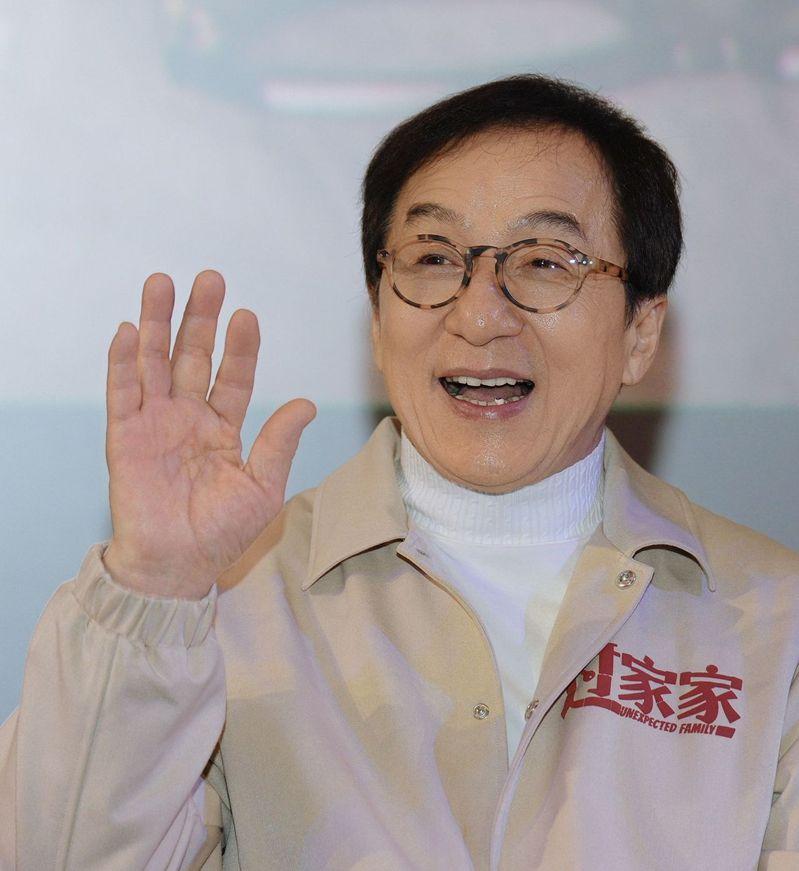 成龙没有陪伴女儿吴卓林(图)成长,父女情薄。(取材自微博)