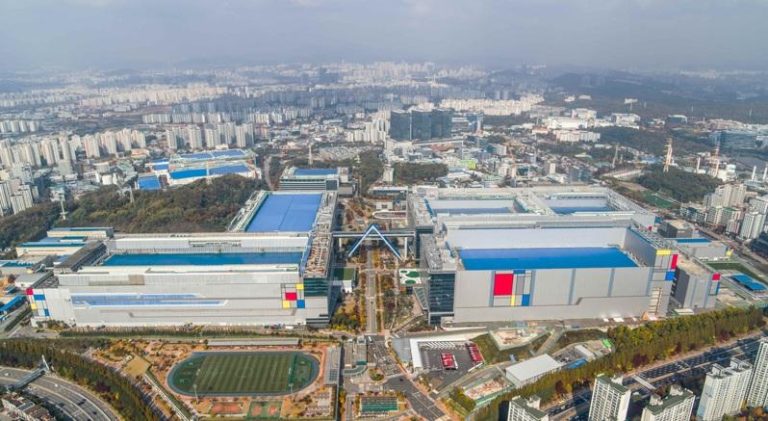 苹果等科技大厂疯抢DRAM 为何让南韩饭店业者乐开怀? 图为三星电子旗下位于南韩华城的芯片生产工厂。(路透)