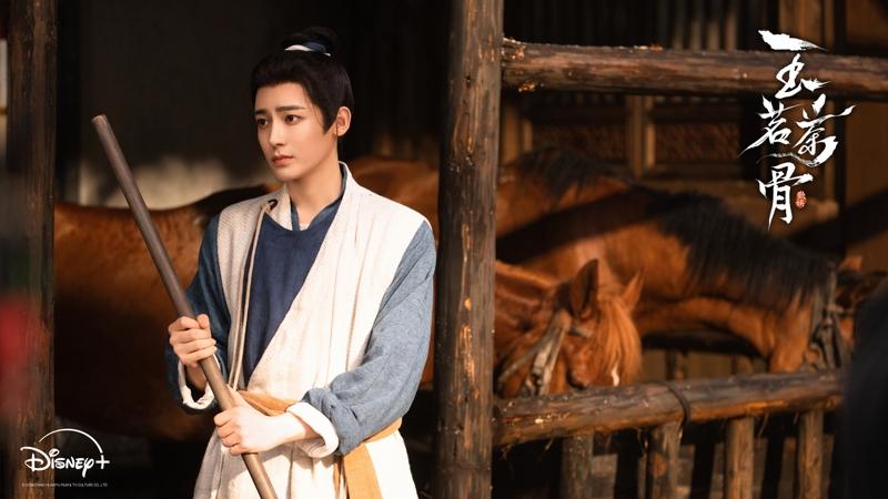 古力娜札口误念错剧名成「玉米排骨」。图/Disney+提供