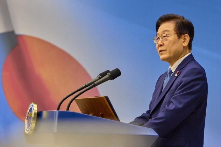 李在明访中前对台湾问题表态:一如既往 尊重一个中国的立场 南韩总统李在明接受央视高端访谈栏目专访时对台湾问题表态,称韩国始终尊重一个中国原则。(欧新社数据照)