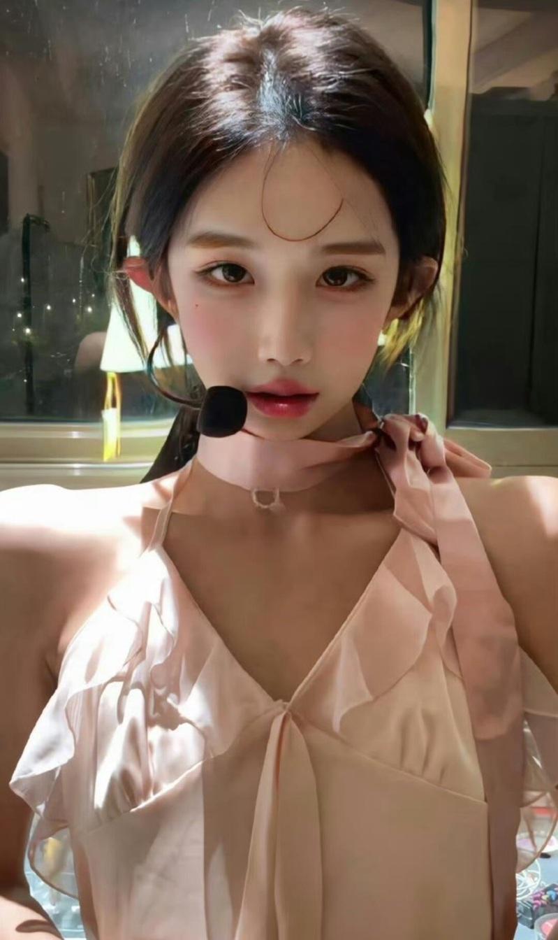 疑似鹿晗的床照在网络疯传。(取材自微博)