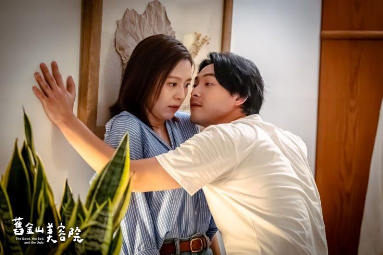 方志友杀青宴早预言 刘品言连晨翔定情假戏真作 刘品言(左)与连晨翔的甜蜜交互。图/TVBS提供