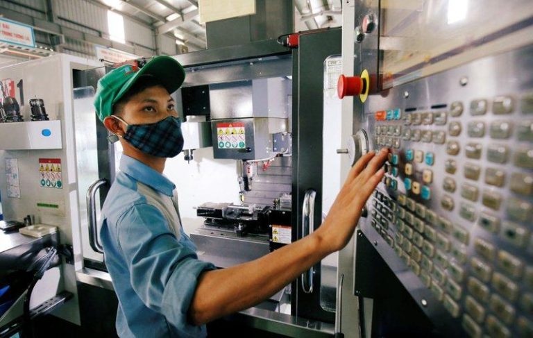 越南GDP规模有望超过泰国 跃东南亚第2大经济体 越南上季GDP年增8.46%,优于预期。当局表示,明年GDP成长率可望突破10%。(路透)