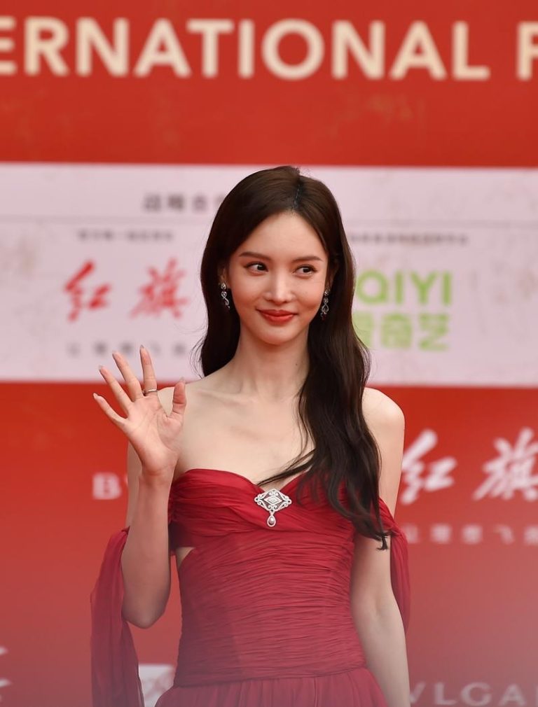 女星变法制咖? 金晨涉肇逃、助理顶包 保险公司报案 金晨被爆去年3月开车肇事找助理背锅。(新华社数据照片)