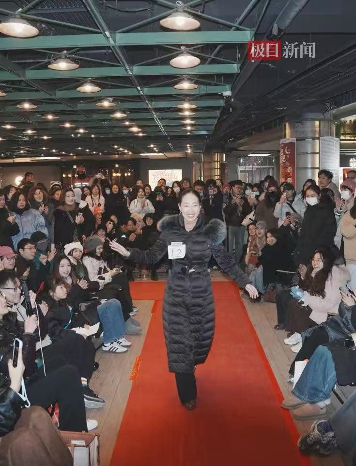 获得冠军的是只小狗。(取材自极目新闻)