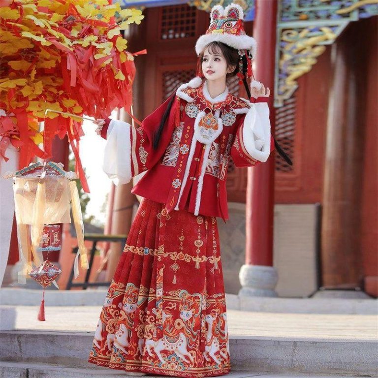 「马上迎财」款明制汉服备受欢迎。（淘宝网页截屏）