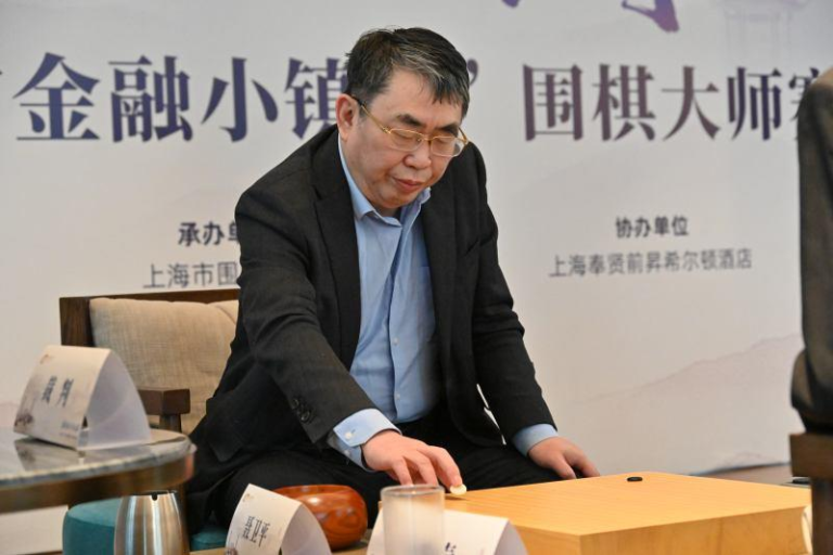 「棋圣」称号 他得意几十年 也不安几十年 聂卫平正在对弈。(取材自新京报数据图/IC photo图)