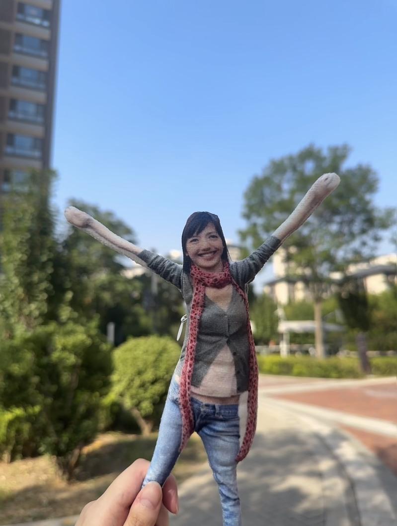 年轻人正在玩拼豆。(取材自湖州发布)