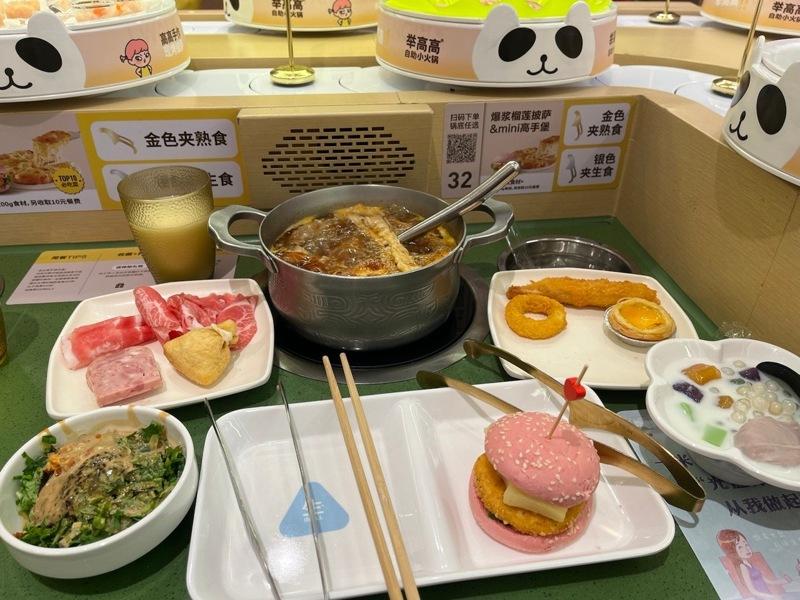 宠物经济中的「上门喂猫」服务 。(取材自东方网)