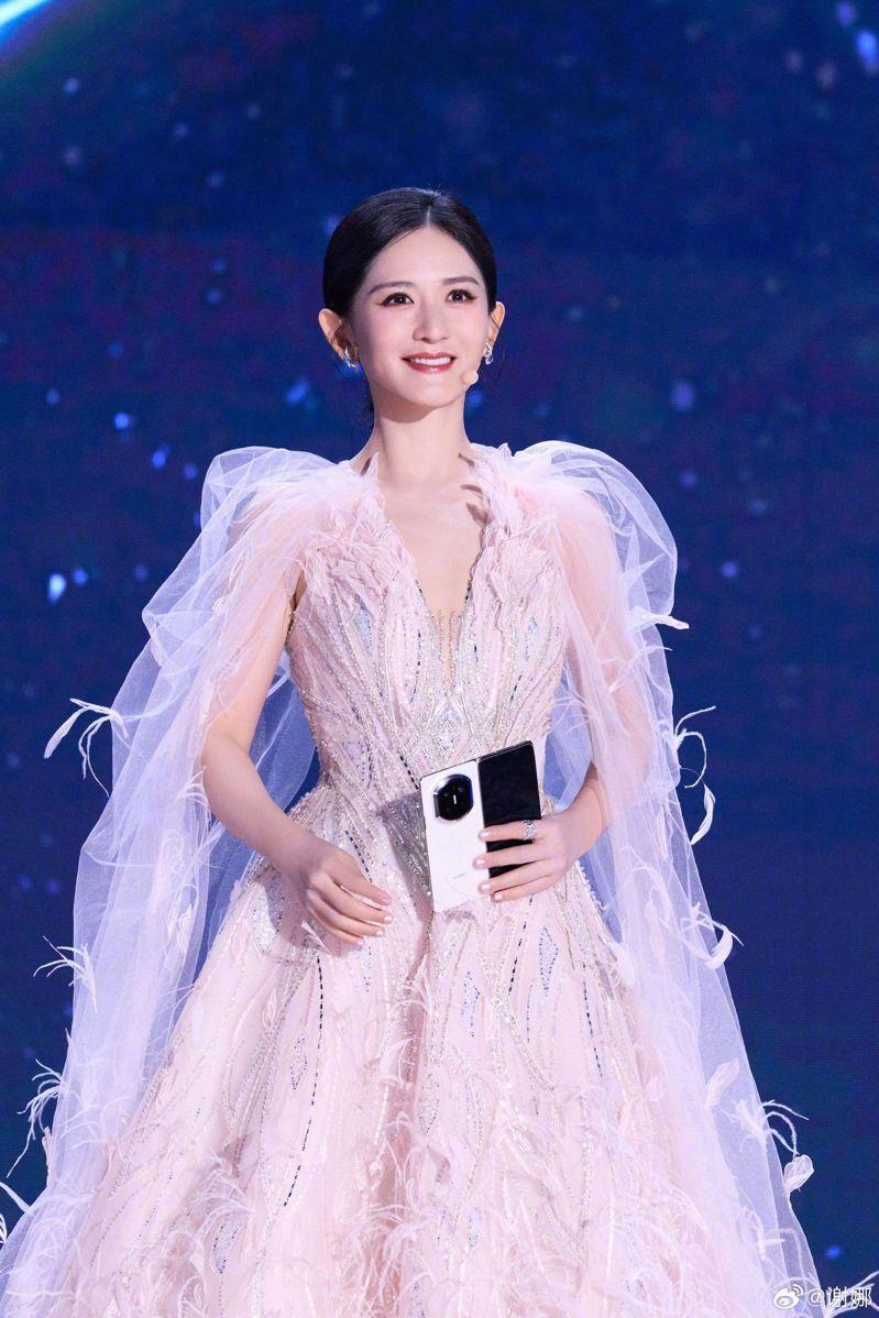 谢娜4日在直播中承诺，将于2027年举办个人首场演唱会。（取材自微博）