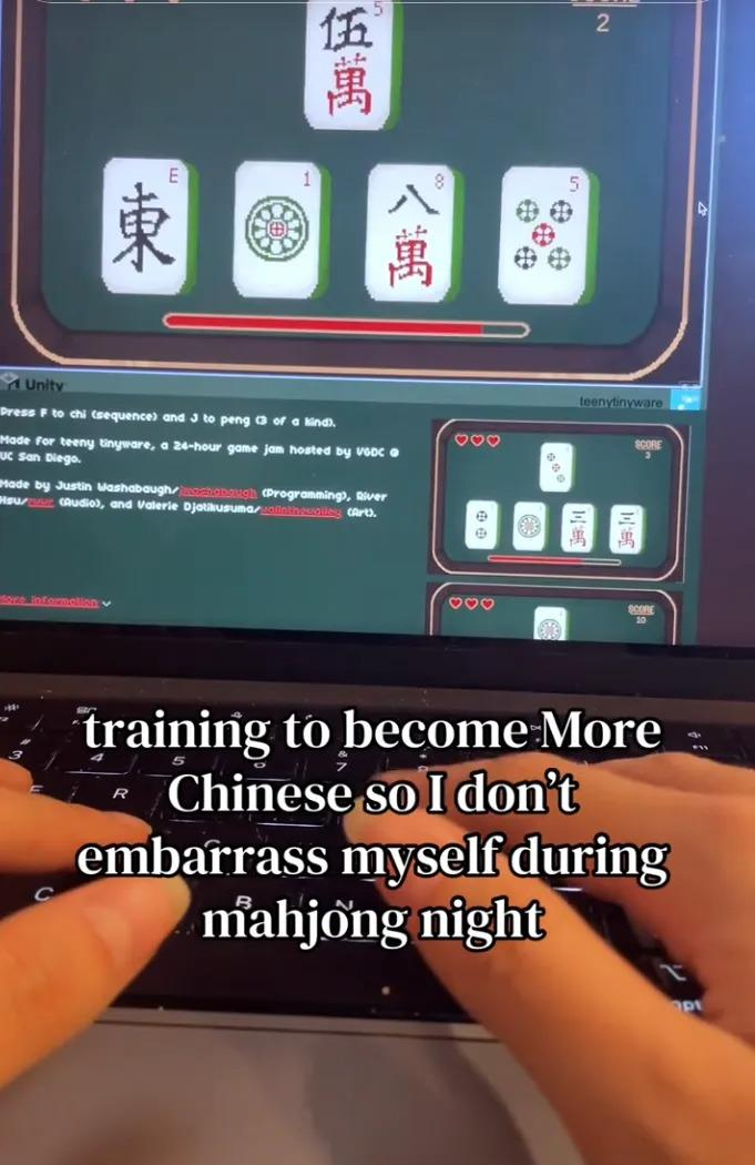 不少外国人从社群平台上认识中国,进而来中国旅游、学艺。图为外国学员在海南学习中医理论与八段锦。((新华社)