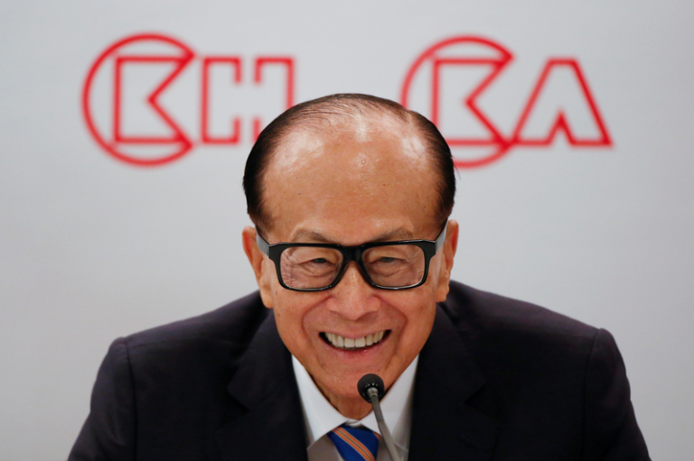 巴拿马港口特许经营权遭撤 长和:强烈反对、已提仲裁 香港富豪李嘉诚旗下长和集团的巴拿马运河港口特许经营权,上月底被巴拿马最高法院声明撤销,长和集团4日发出公告表示强烈反对,并称已于2月3日展开仲裁。(路透)