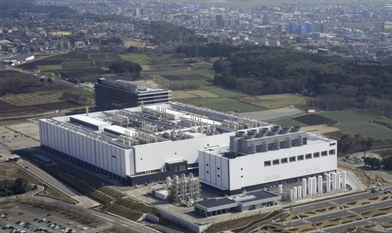 台积电原本规划在兴建中的「熊本2厂」生产 6 至 12 纳米芯片，但因应市场需求转强及日本政府的大力支持，决定直接导入目前最先进的 3 纳米制程。图为已激活的熊本1厂。(美联社)