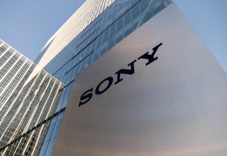 Sony上季获利飙22%超预期、上修全年财测 硬件成本压力未解 Sony周四公布,上季营业利益年增22%至5150亿日圆,优于市场预期,该公司同步上修全年财测。(路透)
