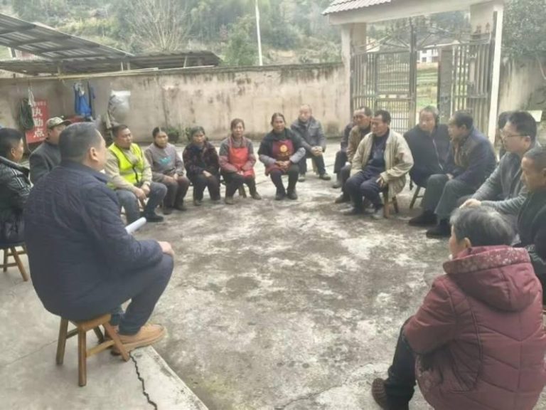 以心意代替重金:贵州多地抵制乔迁、升学「非必要酒席」 镇远县青溪镇宣传抵制滥办酒席的理念。(取材自南方都市报)
