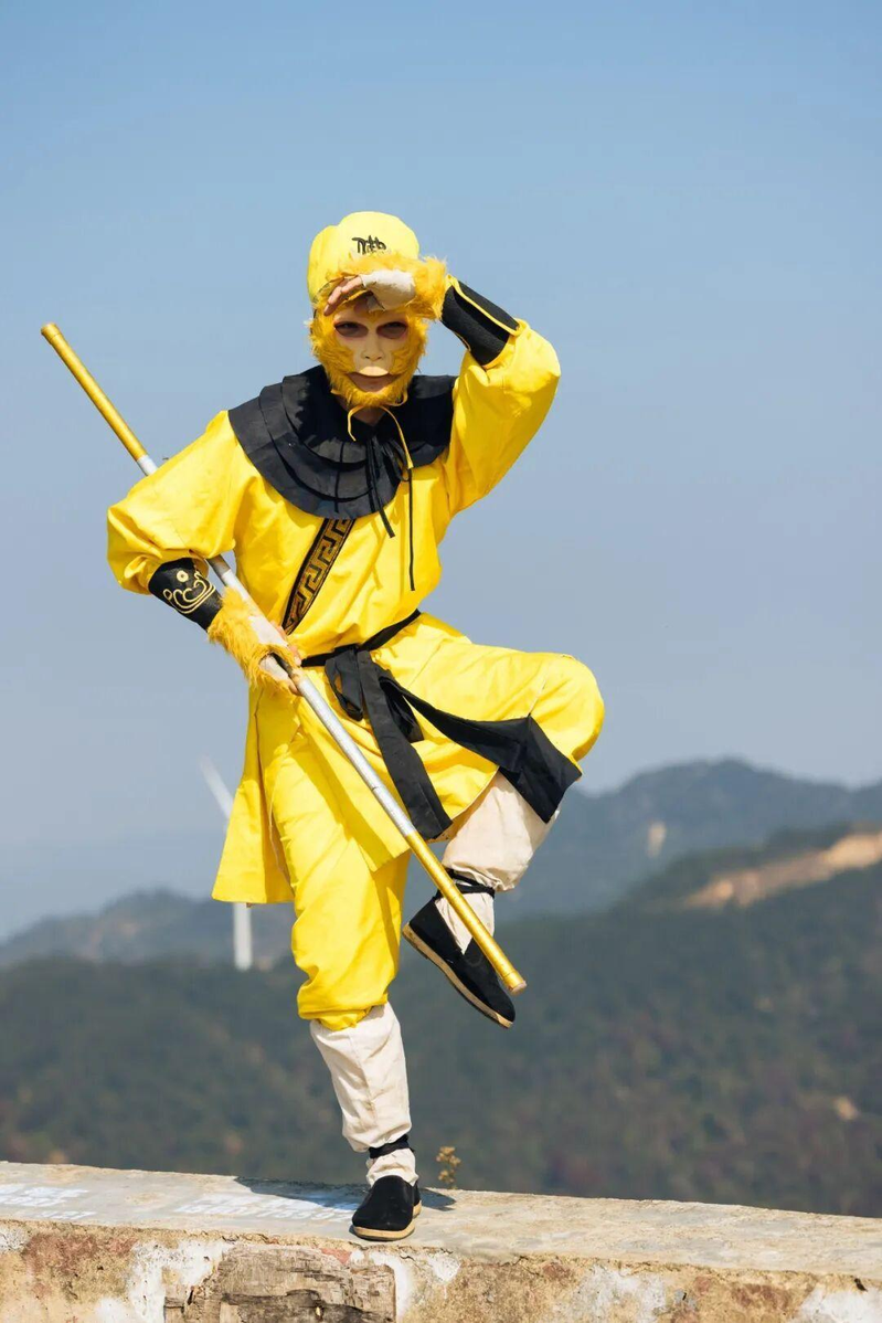 一群广西村民拍出大话西游。(取材自南风窗)