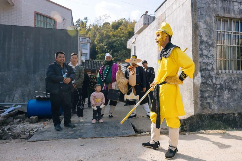 一群广西村民拍出大话西游。(取材自南风窗)