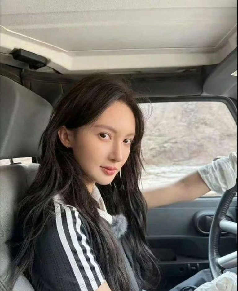 金晨被曝肇事逃逸，被认定不构成犯罪案，引发网友热议。（取材自微博）