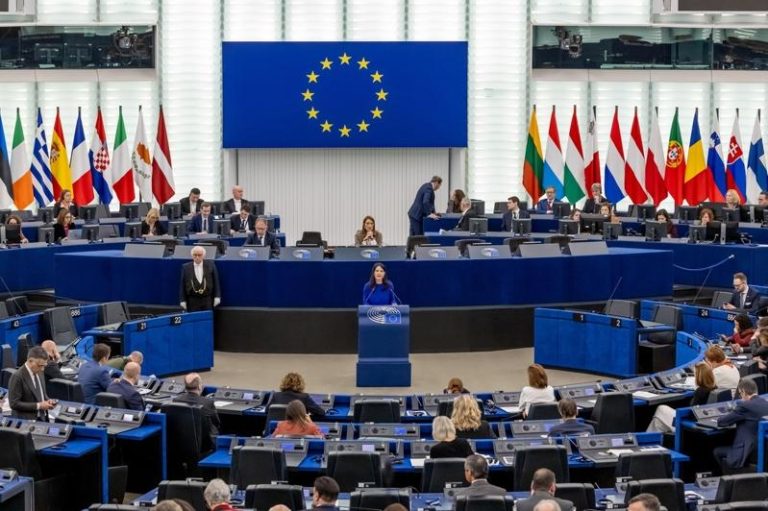 欧洲议会10日以413票对226票通过欧洲联盟（EU）雄心勃勃2040年气候目标，力拚温室气体排放量较1990年水准剧减90%，这是欧盟能否在本世纪中叶实现碳中和的重大里程碑。欧新社