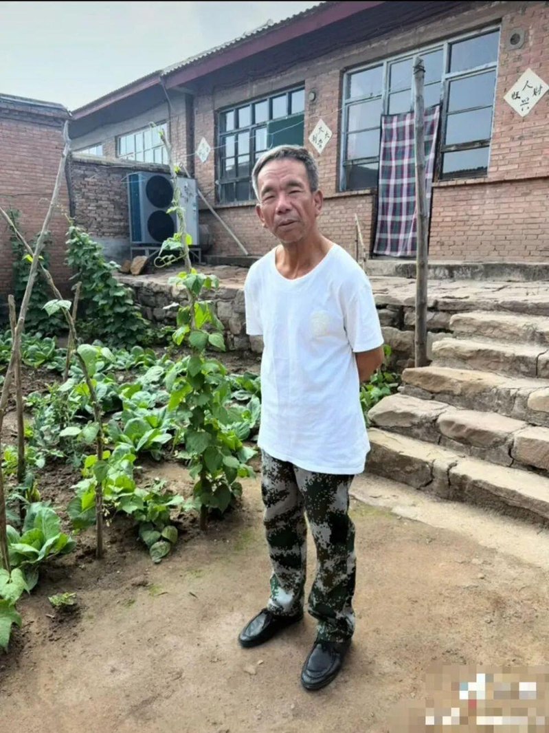 张河清的手写悼友文。(取材自微博)