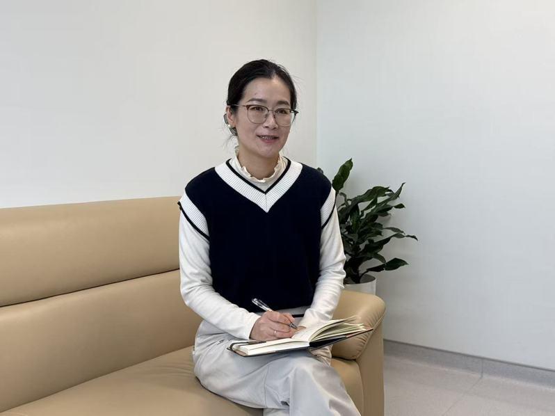 展览上的巨型笔记本。(取材自依好上海)