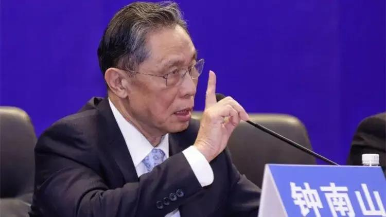 钟南山指出,目前国际主流认可的「慢阻肺无症状就不用管」这一理念是绝对错误的。(取材自央视数据照片)