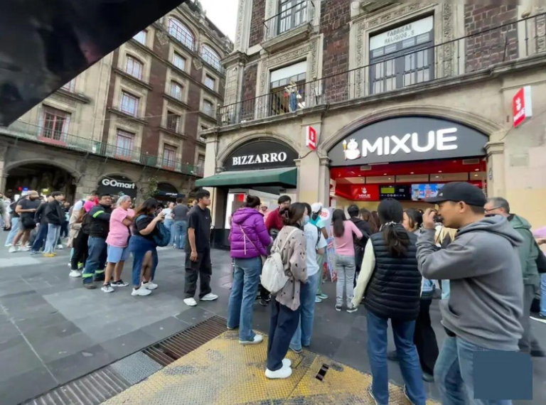 比其他奶茶便宜…蜜雪冰城墨西哥首店开业 民众排队数小时 蜜雪冰城墨西哥首店开业,民众排队数小时购买。(取材自极目新闻)