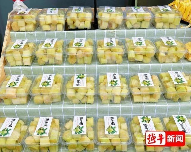 水果店门口正在贩售的不同种类甘蔗 。（取材自越牛新闻）