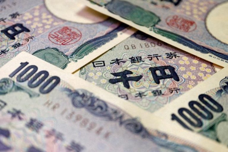 上季经济疲弱…复苏难?日圆汇率再重贬0.6% 长债续跌 日本上季经济成长意外疲弱,预料将强化高市扩大支出的意向,日圆汇率16日盘中重贬0.6%,长期公债续跌。(路透)