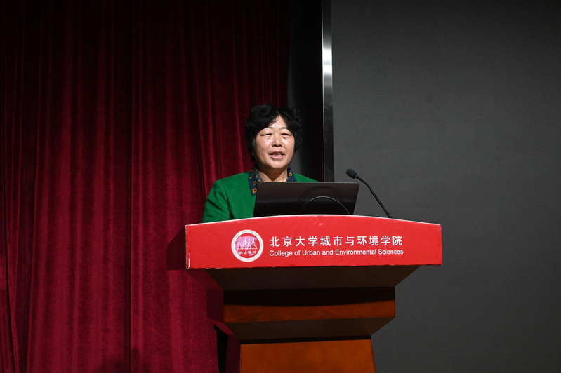 「沙漠之花」殷玉珍说,宁肯种树累死,也不叫沙欺负死。(取材自凤凰网)