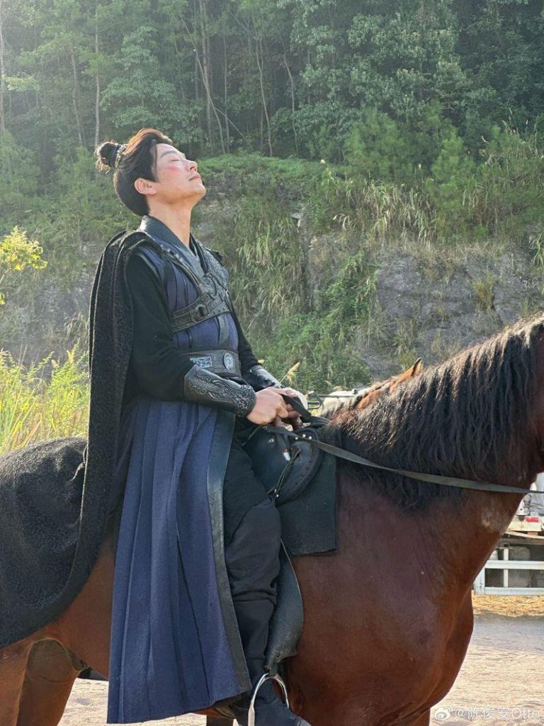 陈俊安自爆，拍摄「一笑随歌」时差点坠马。（取材自微博）