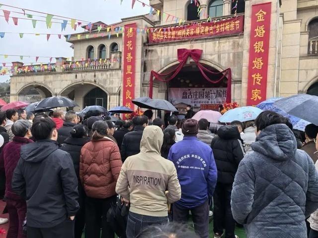 相亲报名登记现场。(取材自潇湘晨报)
