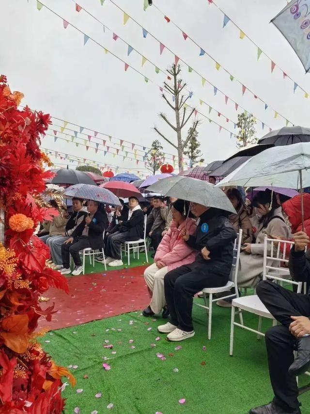 相亲报名登记现场。(取材自潇湘晨报)
