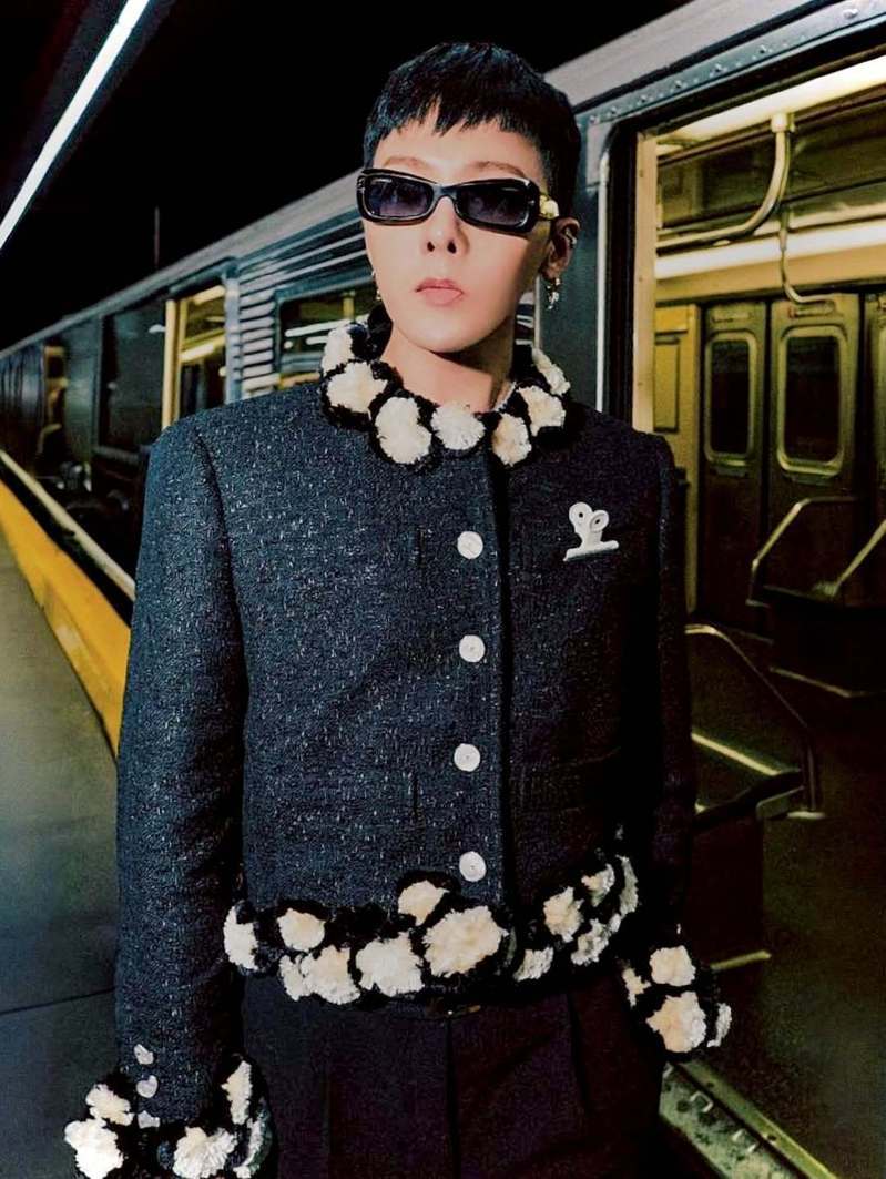 GD不仅是乐坛天王还是时尚指针。(取材自Instagram@xxxibgdrgn)