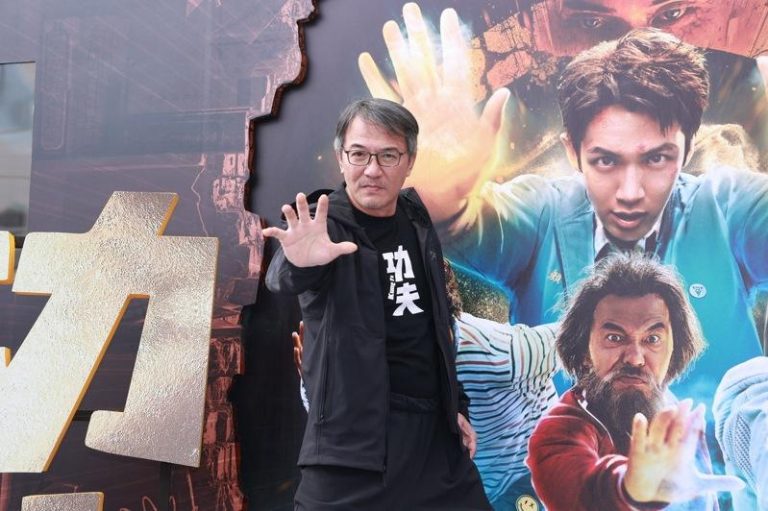 妇人突中风…台男星海上惊险救援 2船并排「丢人抢命」 戴立忍在电影「功夫」中饰演师傅黄骏。图/读者提供